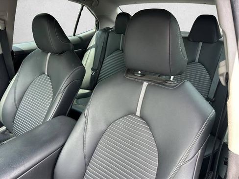 Used 2019 Toyota Camry SE w/ Convenience Package FWD image 17