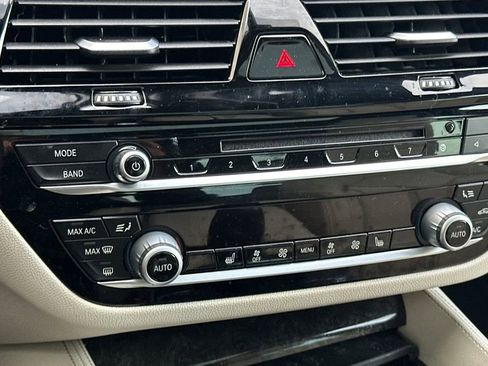 Used 2018 BMW 540i w/ M Sport Package image 23