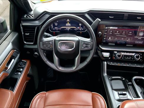 Used 2025 GMC Sierra 2500 Denali Ultimate image 6