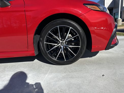 Certified 2022 Toyota Camry SE image 13