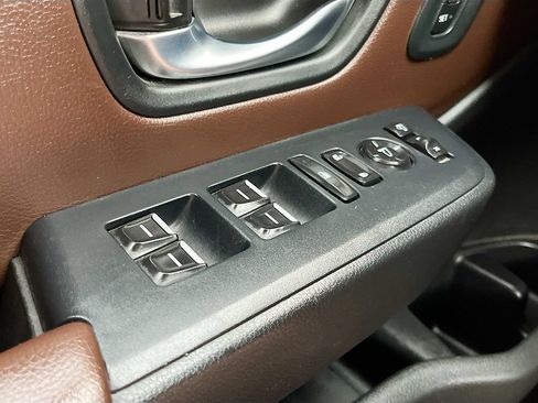 Used 2025 Honda Pilot Elite image 18