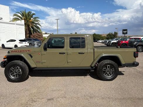 Used 2025 Jeep Gladiator Mojave AWD/4WD image 2
