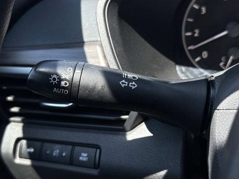 Used 2024 Nissan Altima 2.5 SV FWD image 16