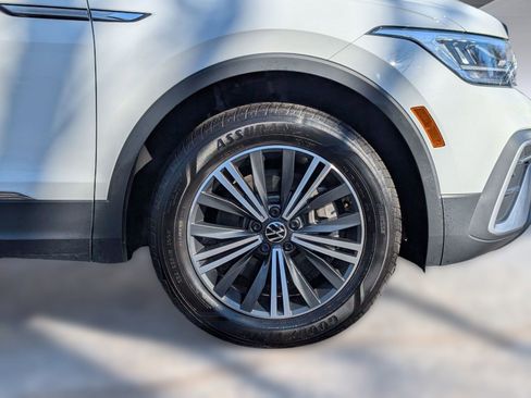 Used 2024 Volkswagen Tiguan SE image 12