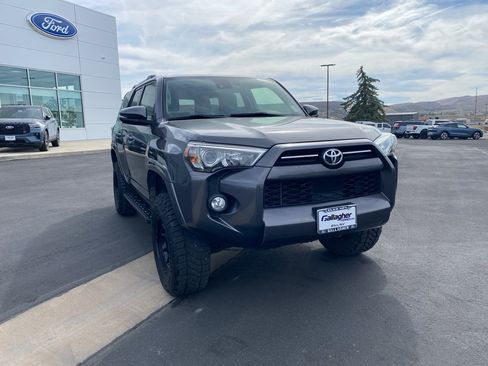 Used 2020 Toyota 4Runner SR5 Premium AWD/4WD image 16