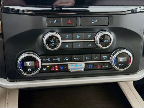 Used 2023 Ford Expedition Limited image 15