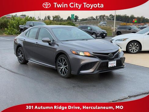 Certified 2023 Toyota Camry SE image 1