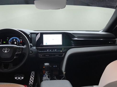 Used 2025 Toyota Camry SE image 21