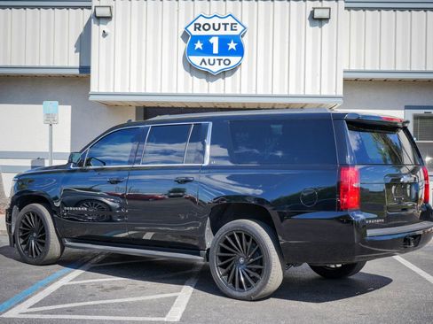 Used 2020 Chevrolet Suburban LT image 3