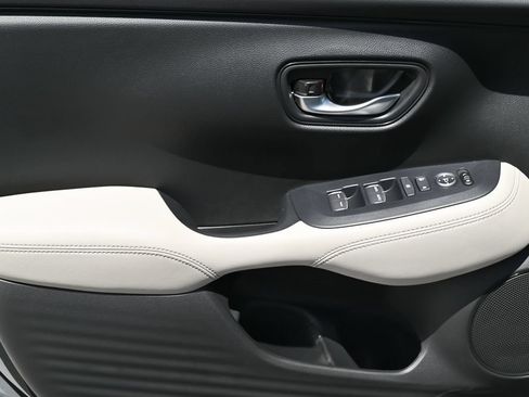 Used 2027 Honda HR-V EX-L image 4