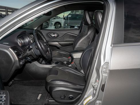 Used 2019 Jeep Cherokee Limited w/ Luxury Group image 16