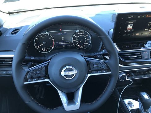 New 2025 Nissan Altima 2.5 SR w/ SR Premium Package image 23