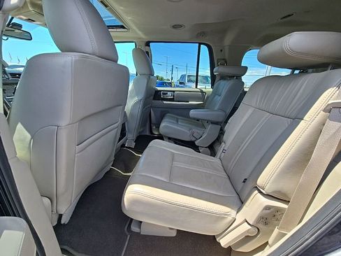 Used 2015 Lincoln Navigator 4WD image 33