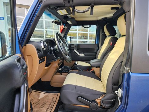 Used 2012 Jeep Wrangler Rubicon w/ Dual Top Group image 28