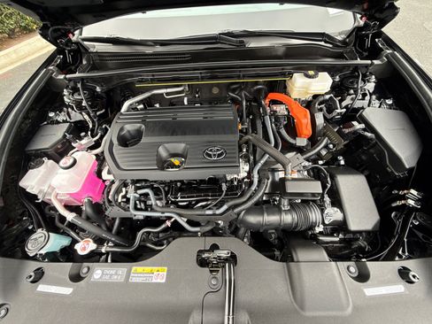 Certified 2026 Toyota Crown AWD/4WD image 7