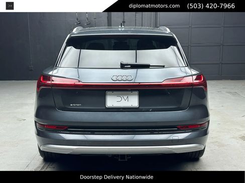 Used 2019 Audi e-tron Prestige w/ Prestige Package image 6