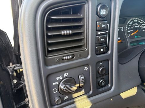 Used 2004 GMC Sierra 1500 SLT w/ Off-Road Package AWD/4WD image 19