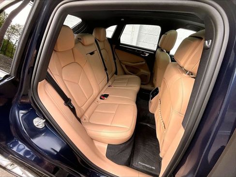 Used 2023 Porsche Macan AWD/4WD image 21