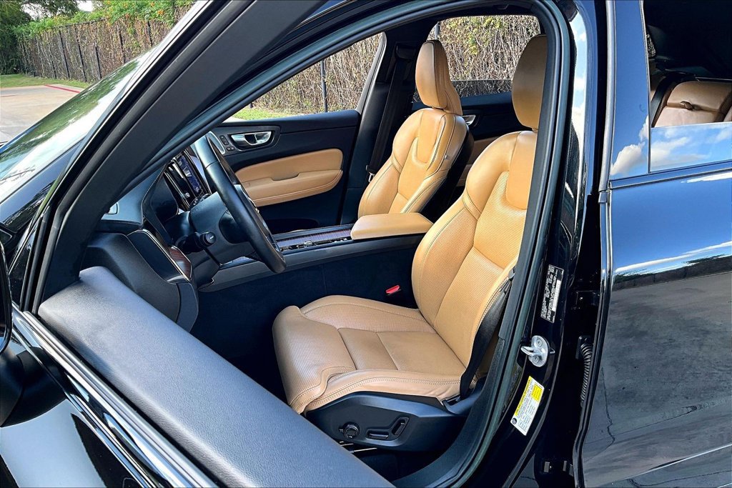 Used 2023 Volvo XC60 B6 Ultimate w/ Protection Package Premier AWD/4WD image 31