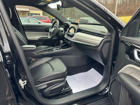 Used 2024 Jeep Compass Limited w/ Sun and Sound Group image 7