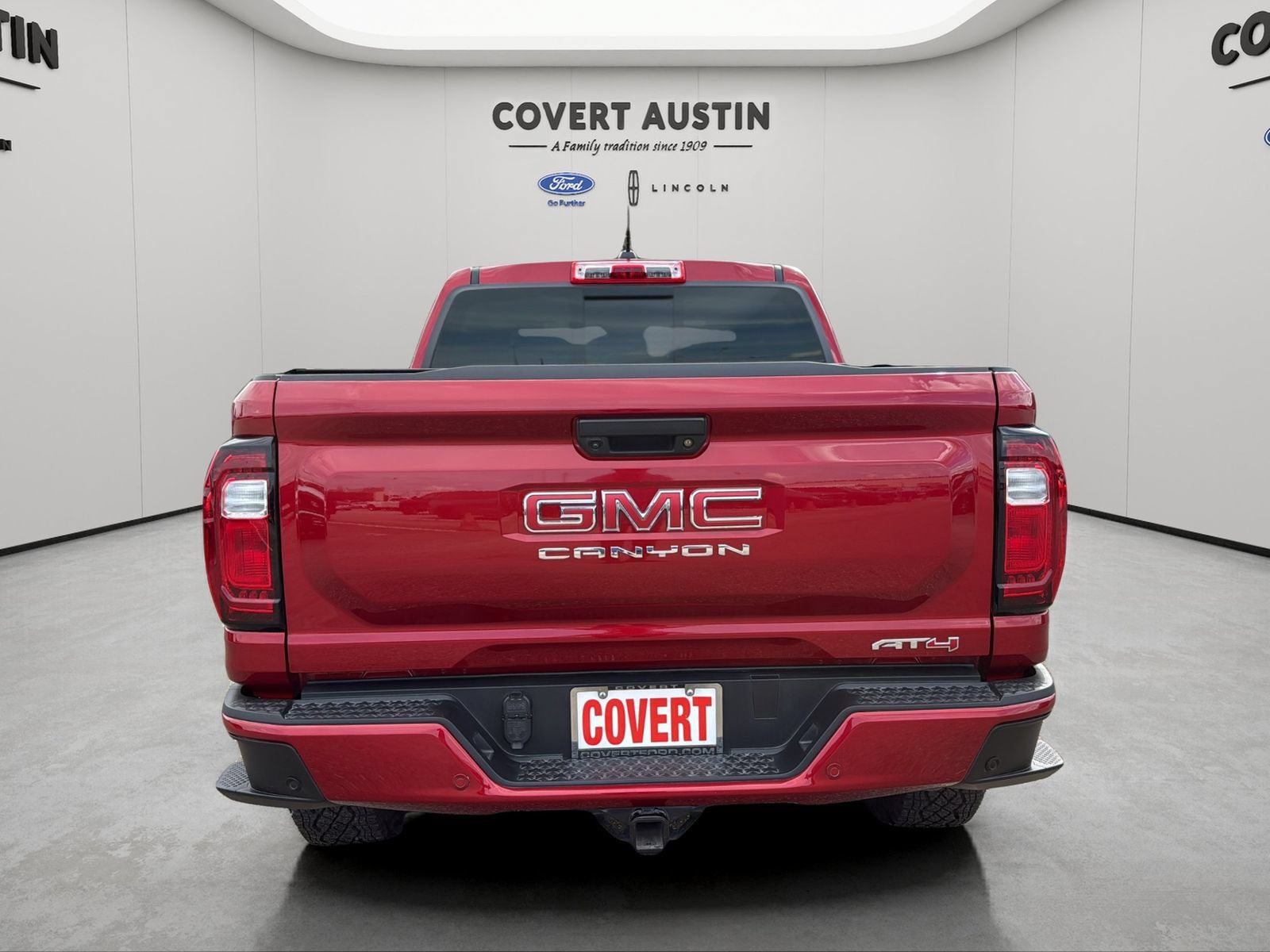Used 2024 GMC Canyon AT4 w/ AT4 Premium Package AWD/4WD image 4