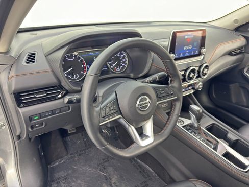 Used 2023 Nissan Sentra SR w/ SR Premium Package FWD image 13