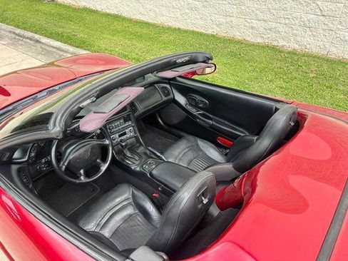 Used 2000 Chevrolet Corvette Convertible RWD image 11
