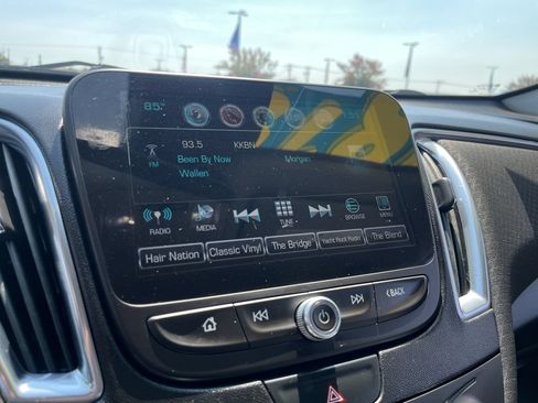 Used 2018 Chevrolet Malibu Hybrid w/ Driver Confidence Package FWD image 12