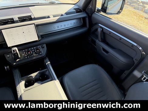 Used 2025 Land Rover Defender 110 image 28