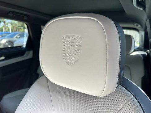 Used 2026 Porsche Cayenne E-Hybrid AWD/4WD image 22