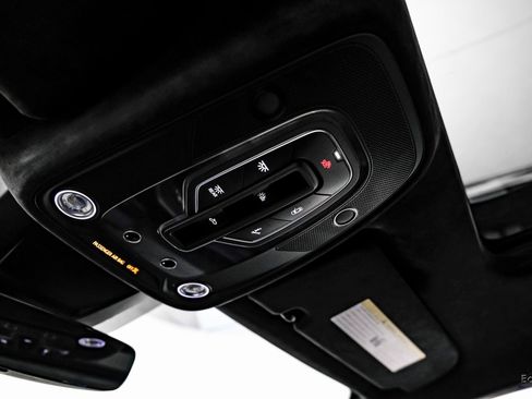 Used 2021 Lamborghini Urus image 43