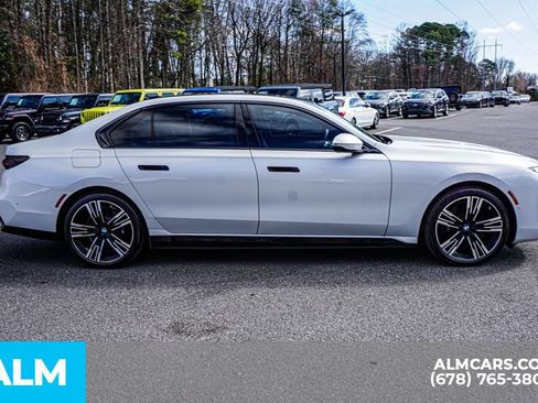 Used 2025 BMW i7 eDrive50 w/ M Sport Package RWD image 8