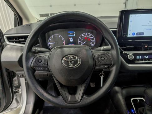 Used 2025 Toyota Corolla LE image 16