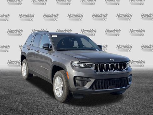 Used 2025 Jeep Grand Cherokee Laredo X image 2