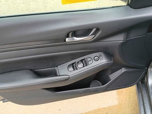 Used 2025 Nissan Altima 2.5 SV image 19