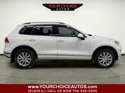 Used 2016 Volkswagen Touareg VR6 image 6