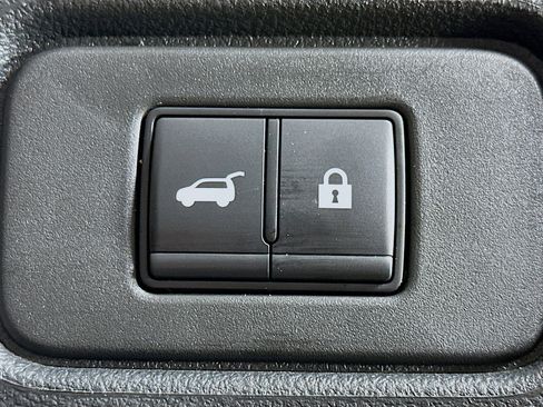 Used 2025 Nissan Pathfinder SV image 30