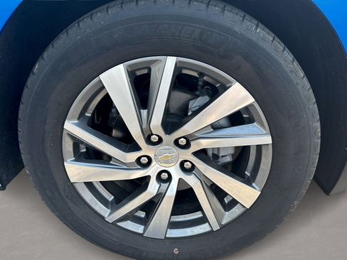 Used 2024 Chevrolet Equinox LT FWD image 3