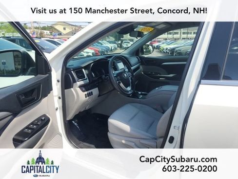 Used 2019 Toyota Highlander LE AWD/4WD image 12
