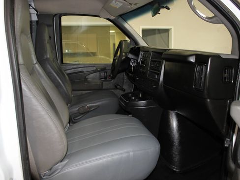 Used 2009 Chevrolet Express 1500 RWD image 20