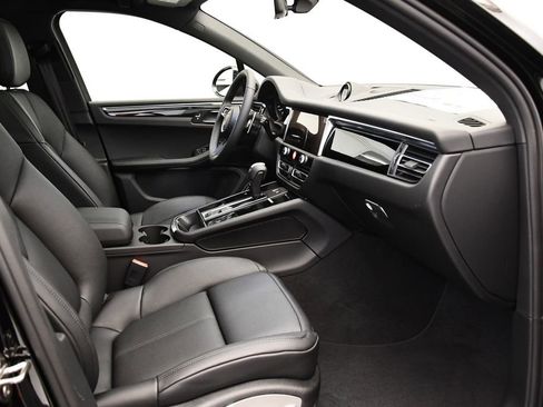 Used 2025 Porsche Macan image 49
