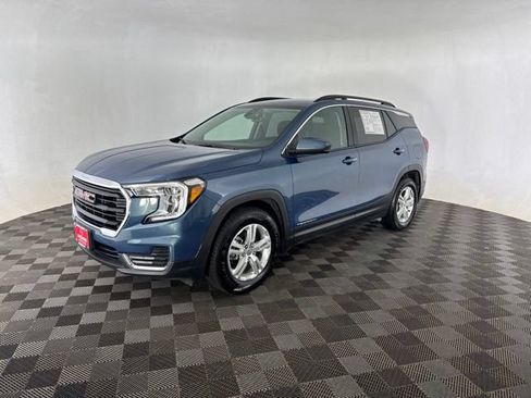 Used 2024 GMC Terrain SLE w/ Driver Convenience Package FWD image 3