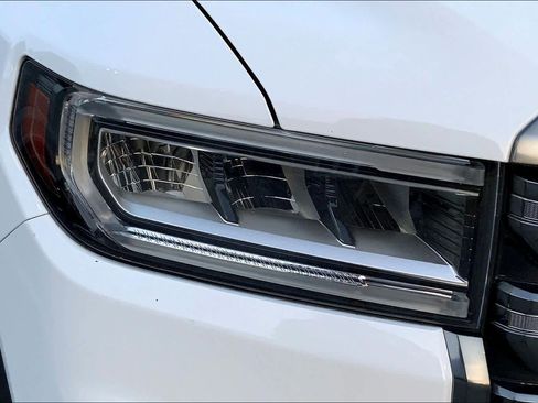 Used 2022 GMC Acadia AT4 image 25