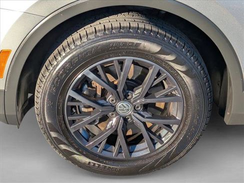 Used 2019 Volkswagen Tiguan SE image 24