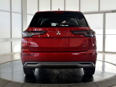 Used 2025 Mitsubishi Outlander SE image 7