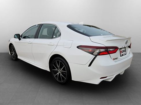 Used 2023 Toyota Camry SE image 9