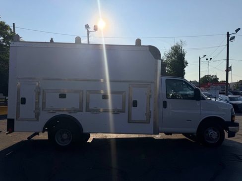 Used 2022 Chevrolet Express 3500 w/ Power Convenience Package RWD image 10