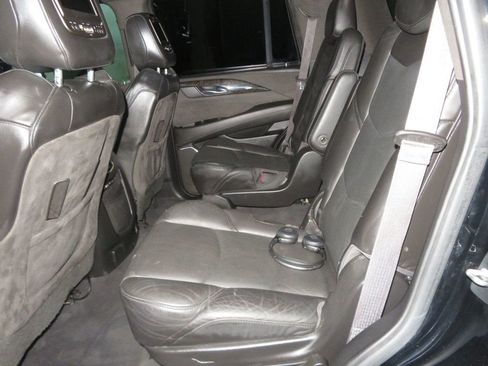 Used 2015 Cadillac Escalade Platinum AWD/4WD image 22