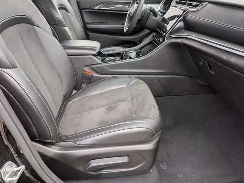 Used 2023 Jeep Grand Cherokee Altitude AWD/4WD image 19