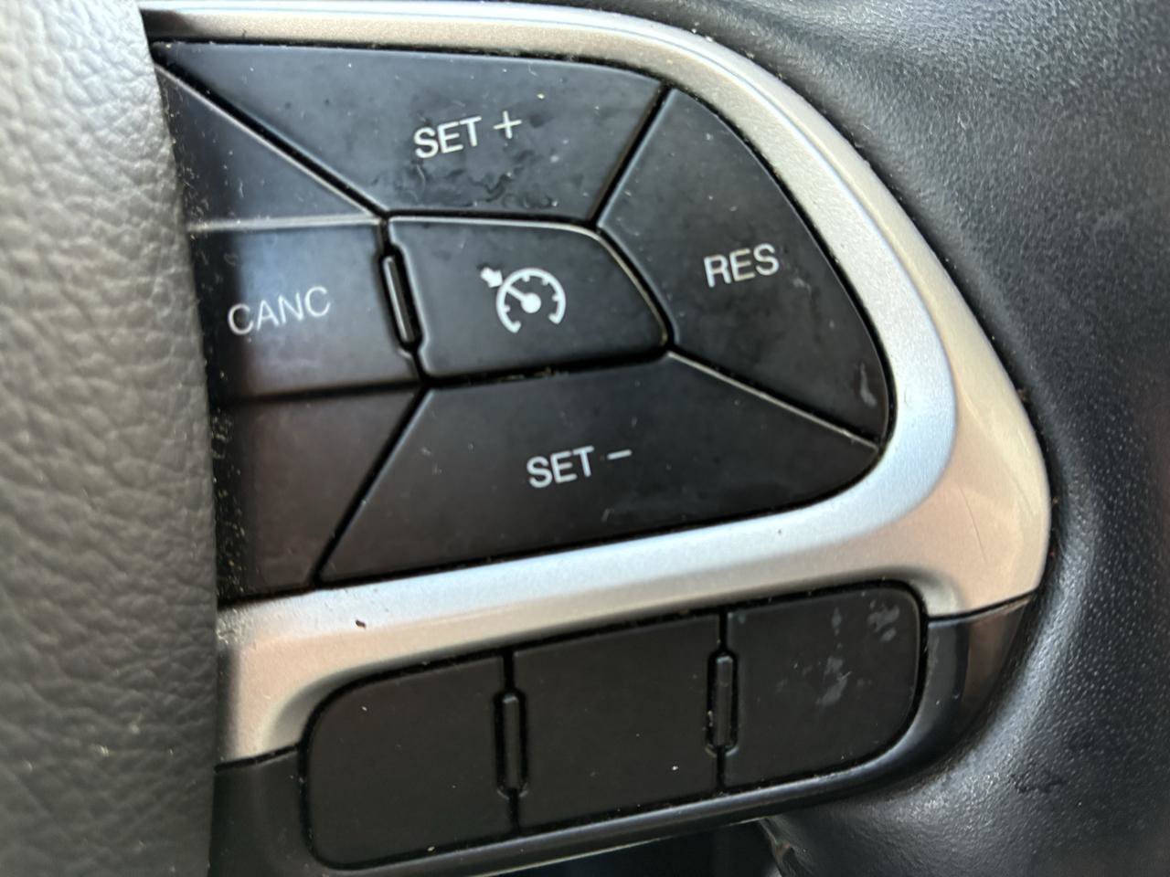 Used 2018 Jeep Compass Latitude w/ Popular Equipment Group FWD image 17